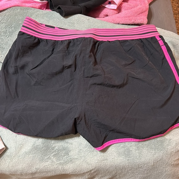 Under Armour Shorts - Picture 2 of 2